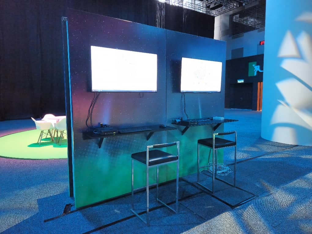 Demo Panel c/w Storage Countertop) [2400mm (H) x 1500mm (W)]