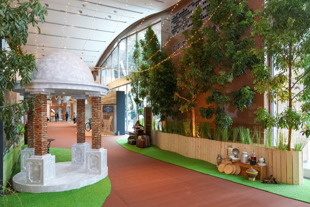 Hatters Castle [3000mm (H) x 2000mm (Ø)]