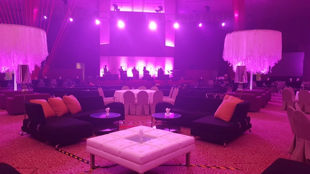 L-shaped Sofa [1950mm (L) x 860mm (W) x 910mm (H)]